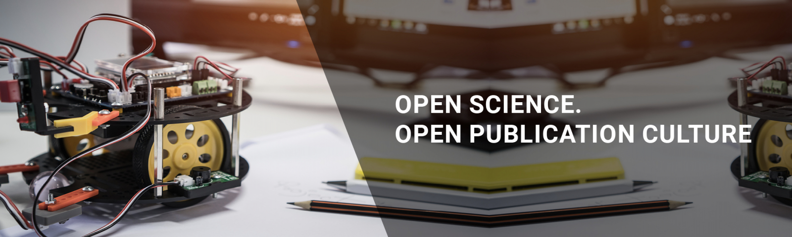 A little robot and the writing "Open Science. Open Publication Culture"