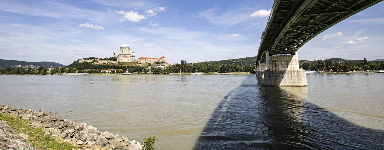 Picture of Danube river and bridge
