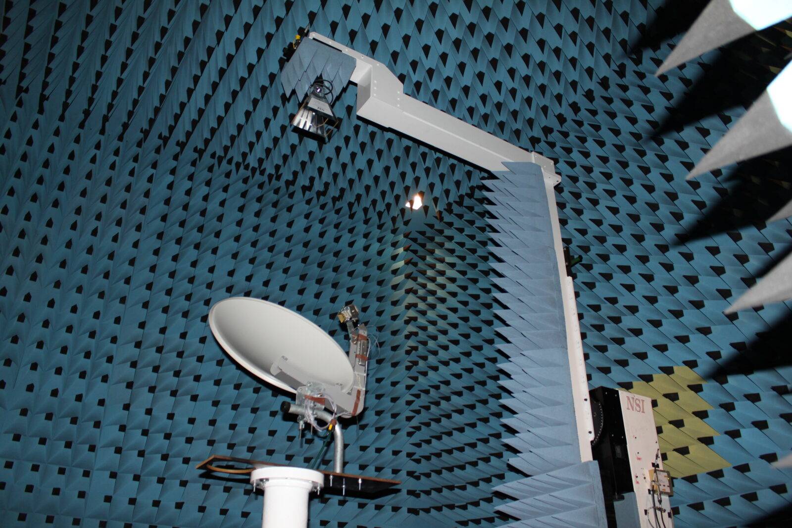 Measurement setup for pattern measurement in the shielded anechoic chamber