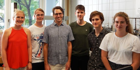 Das Team: Alina Buchner, Klaus Ableidinger, Florian Glöcklhofer, Michael Taubländer, Jonathan Prinz und Erstautorin Martina Rimmele