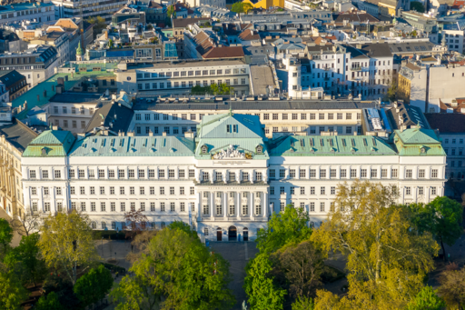 Drohnenaufnahme TU Wien Hauptgebäude am Karlsplatz