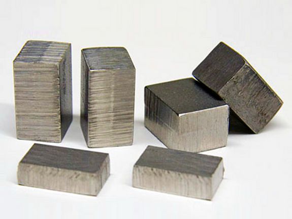 Invar - eine Metall-Legierung, der man ihre Besonderheit auf den ersten Blick gar nicht ansieht. Invar - eine Metall-Legierung, der man ihre Besonderheit auf den ersten Blick gar nicht ansieht.