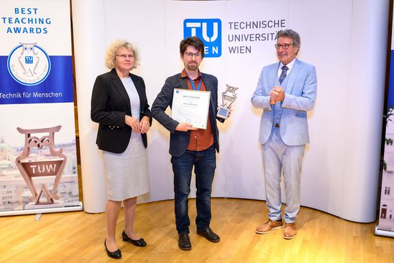 Best Teacher 2021 Markus Wallerberger (Fakultät für Physik) Best Teacher 2021 Markus Wallerberger