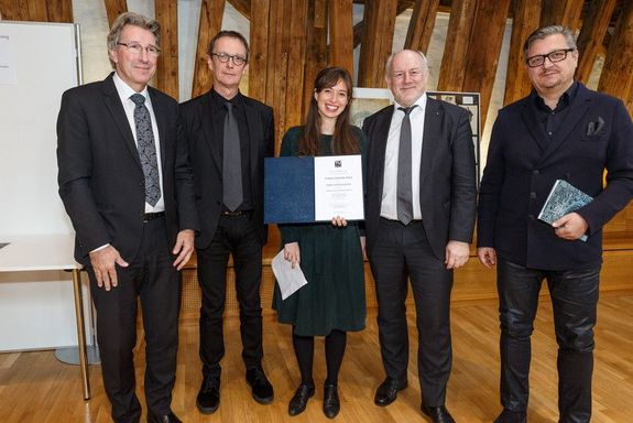 Gruppenfoto mit Preisträgerin