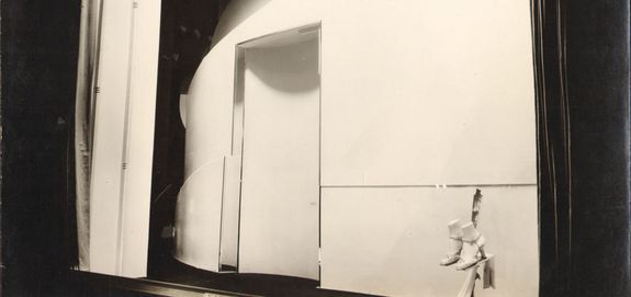 Fdriedrich Kiesler, Schaufenstergestaltung für SAKS Fith Avenue, 1927/28 © 2014 Österreichische Friedrich und Lillian Kiesler-Privatstiftung, Wien Fdriedrich Kiesler, Schaufenstergestaltung für SAKS Fith Avenue, 1927/28 © 2014 Österreichische Friedrich und Lillian Kiesler-Privatstiftung, Wien