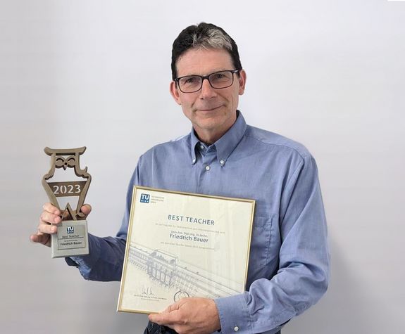 Das Institut für Computertechnik wurde auch bei den diesjährigen Best Teaching Awards ausgezeichnet: Wir gratulieren Dr. Friedrich Bauer zum Best Teacher der Fakultät für Elektrotechnik und Informationstechnik