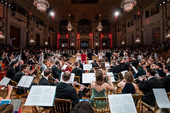 TU Orchester am TU Ball, Orchester und tanzende Personen