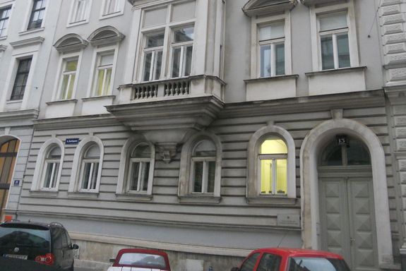 EC Karlsgasse 13, von der Strasse