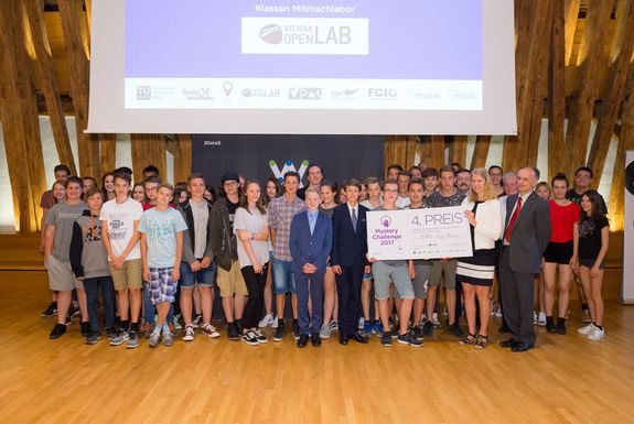 Gruppenfoto mit dem Preis