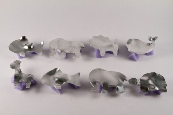 Mehrere Tierfiguren aus Metall