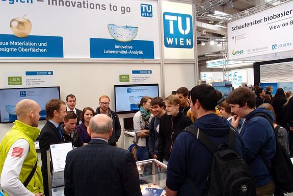 Reger Zustrom zum Messestand der TU Wien