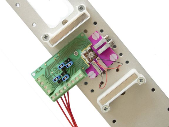 Der neuartige Kraftsensor (Bildmitte)