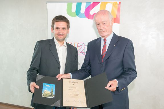 Bild Preisübergabe an Vertreter vom Preisträger Herrn Andreas Pospischill mit Hr. Dr. Hochegger, Vetreter vom Lions Club S
