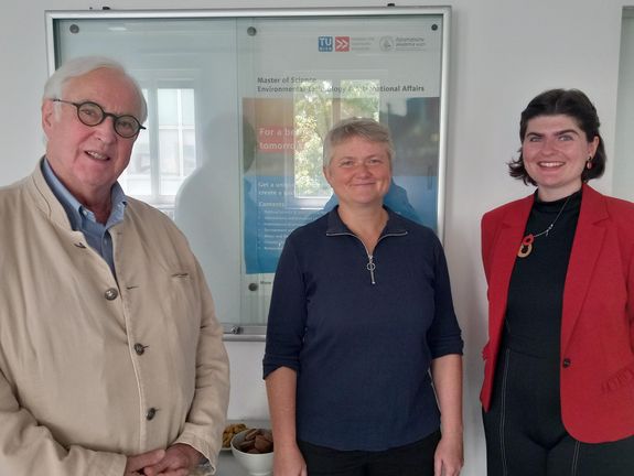 Olga Yurkevich with Felicitas Schneider and Academic Director Hans Puxbaum