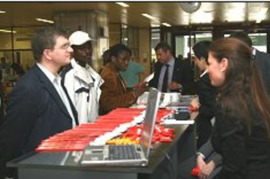 Technik rosarot anmalen genügt nicht: Klischeebilder sollen hinterfrag werden – und irgendwann völlig verschwinden.