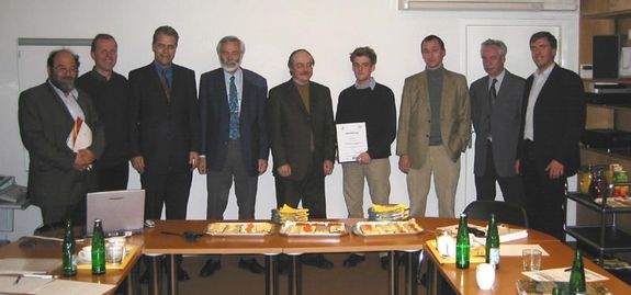 Jury und Preisträger: A Min Tjoa (Studiendekan Informatik), Werner Purgathofer (Abt. Computergraphik), Anton Ofner (Olympus Austria), Viktor Cap (Siemens AG), Walter Kropatsch (Abt. PRIP und Juryvorsitzender), Georg Langs (Preisträger), Dieter Hönigmann (ACV), Helmut Schwabach (ARC Seibersdorf research), Robert Sablatnig (Abt. PRIP)