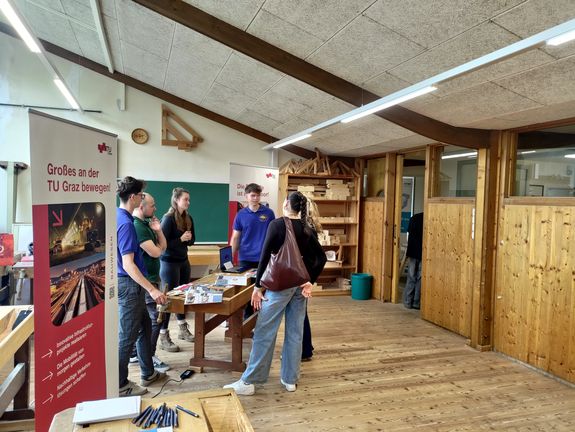 Booth of other exhibitors (1)