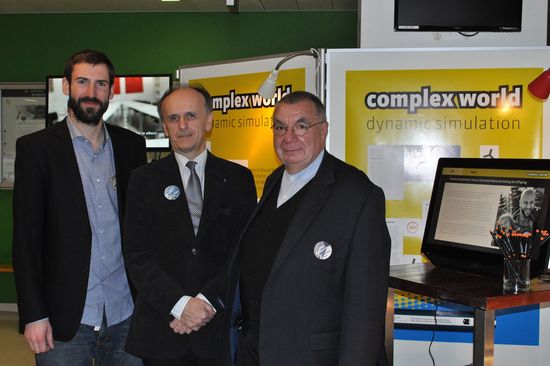 Eröffnung der Ausstellung durch Co-Conference-Chair Prof. Breitenecker (r.) mit Vizerektor Johannes Fröhlich (2.v.r.) und Projektleiter Stefan Emrich (l.)