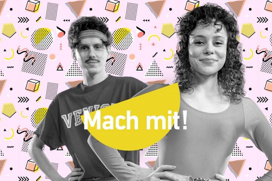 Die Aufschrift "Mach mit" auf hellem, rosa Hintergrund mit grafischen Elementen. Ein Fitnesspaar in 80s-Manier ist ebenfalls zu sehen.