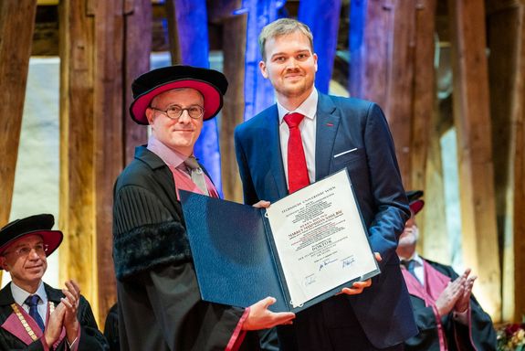 Übergabe Urkunde Nissl