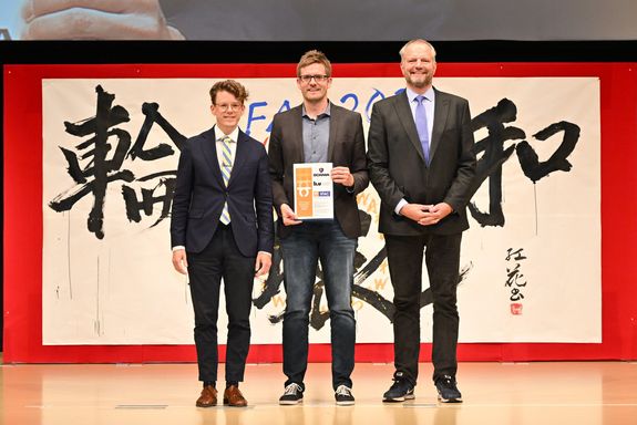 Gruppenfoto Viktor Leek (Scania), Associate Prof. Christoph Hametner (Tu Wien) und Prof. Lars Eriksson (Linköping University, Sweden) (von links)