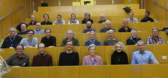 Frontal picture of the participating scientists in a lecture hall at TU Wien.