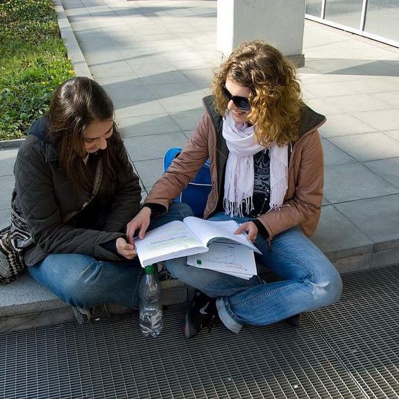 Zwei Studentinnen