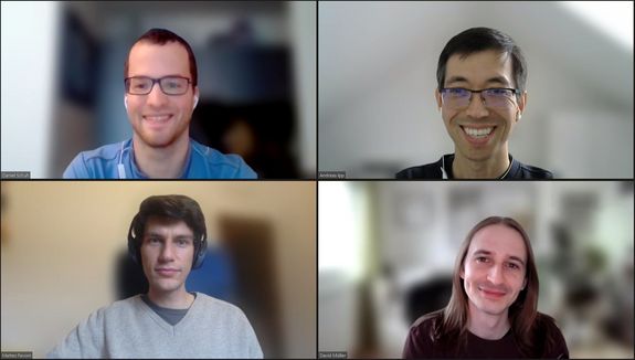 vier Personen, Screenshot einer Online-Konferenz