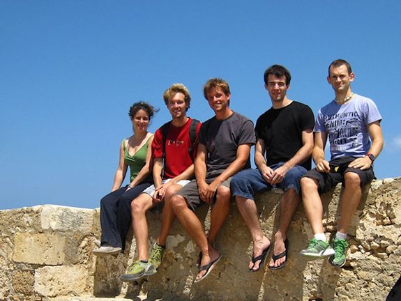 Universitätsassistentin Katharina Dobes (CEPOTS teacher) mit ihren 4 erfolgreichen TU Studenten: Dominik Schrempf BSc, Alexander Fuchs-Fuchs, Patrik Gunacker und Stefan Wampl BSc. (v.l.n.r.) Universitätsassistentin Katharina Dobes (CEPOTS teacher) mit ihren 4 erfolgreichen TU Studenten: Dominik Schrempf BSc, Alexander Fuchs-Fuchs, Patrik Gunacker und Stefan Wampl BSc. (v.l.n.r.)