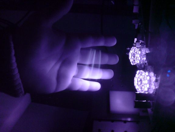 Hand vor aufgebauter 3D-Kamera