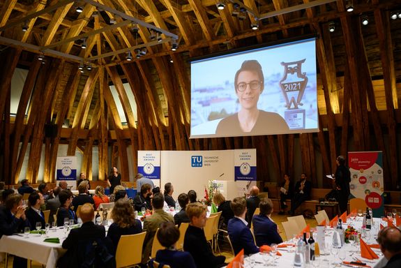 Best Teacher 2021 Sebastian Hofstätter (Fakultät für Informatik) Best Teacher 2021 Sebastian Hofstätter