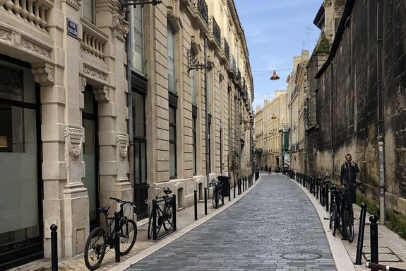 [Translate to English:] Straße in der Stadt