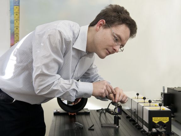 Bernhard Zachhuber, adjusting the spectrometer
