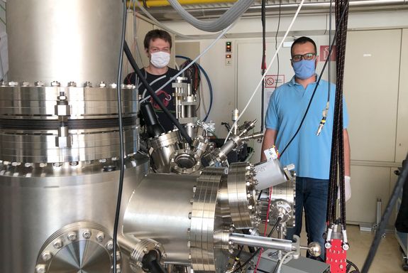 Martin Setvin und Igor Sokolovic im Labor