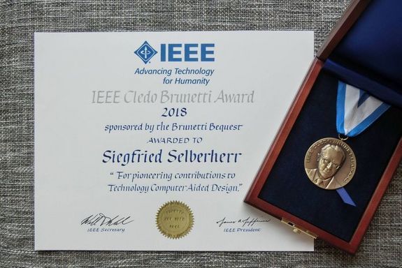 Urkunde und Medaille des IEEE Cledo Brunetti Awards 2018