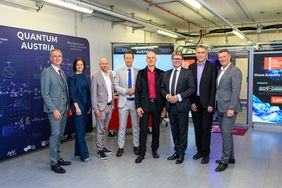 Gruppenfoto im Serverraum des Supercomputers