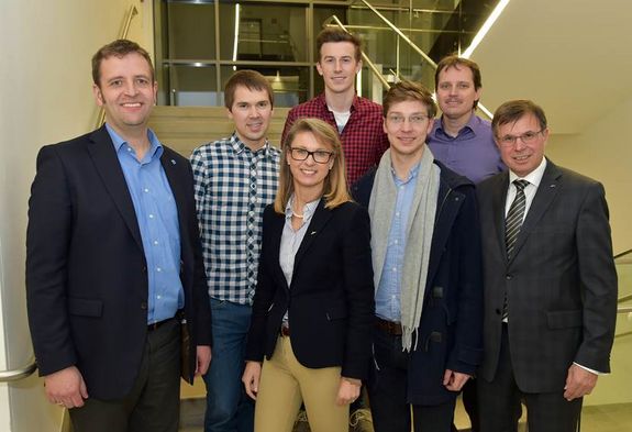Detlef Gerhard (Prof. MIVP), Stefan Eicher (Tutor), Michaela Löwe (Café+Co), Andreas Doppler (Tutor), Stephan Martineau (Tutor), Manfred Grafinger (Prof. MIVP), Gerald Steger (Café+Co) (v.l.n.r.) Detlef Gerhard (Prof. MIVP), Stefan Eicher (Tutor), Michaela Löwe (Café+Co), Andreas Doppler (Tutor), Stephan Martineau (Tutor), Manfred Grafinger (Prof. MIVP), Gerald Steger (Café+Co) (v.l.n.r.)