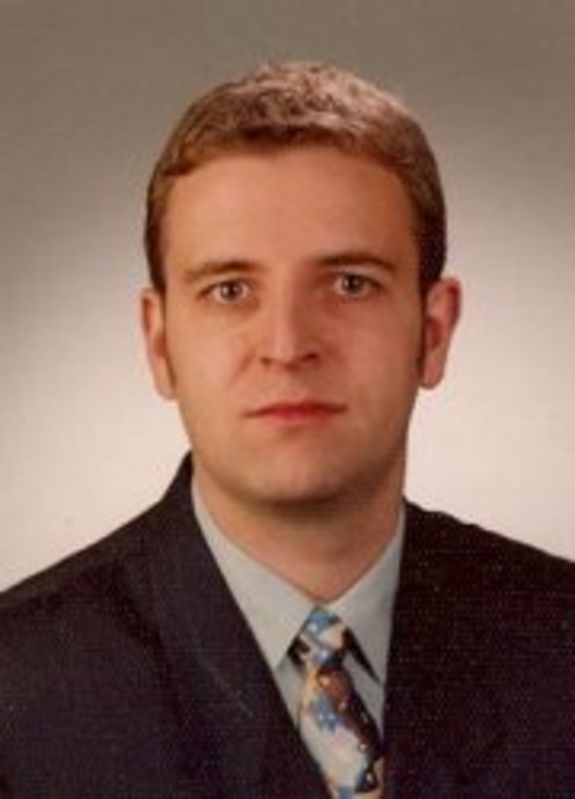 Ein Strontium-Titanoxid-Kristall in der Vakuumkammer