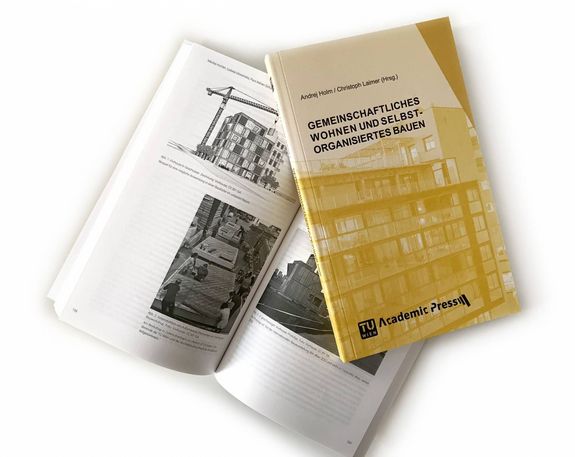 Aufgeschlagenes Buch