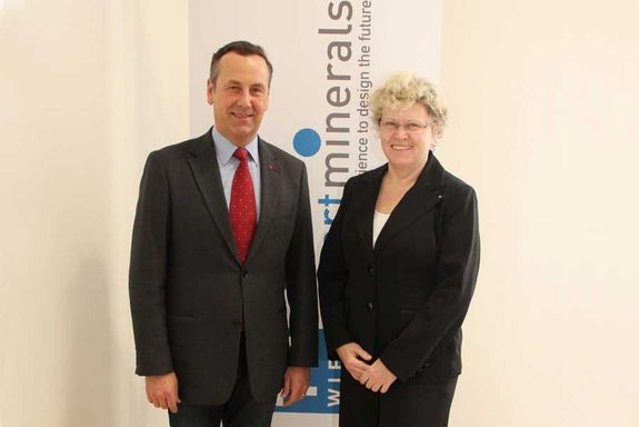 Rudolf Zrost, Vorsitzender der Österreichischen Zementindustrie, und Sabine Seidler, Rektorin der TU Wien