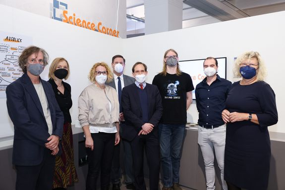 Gruppenfoto im Science Corner