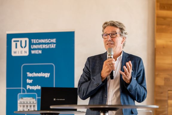 Kurt Matyas am Rednerpult