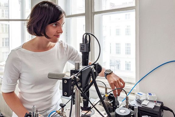 Theresia Knobloch im Labor.