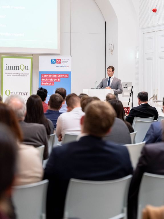 Manuel Hacker presents his Master's thesis