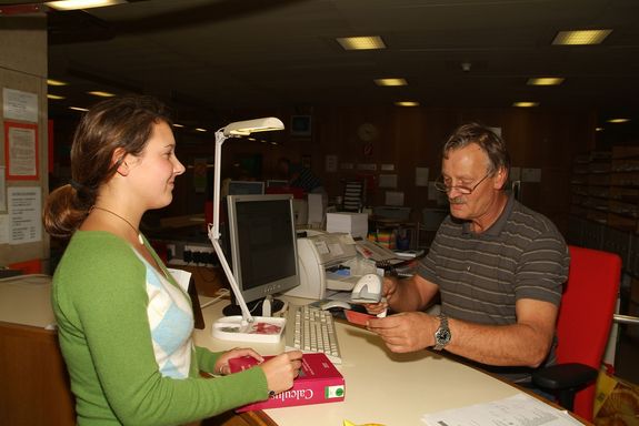 Bibliothek innen Ein Arbeitsplatz.