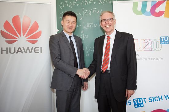 v.l.n.r.: Jay Peng, CEO Huawei Technologies Austria und Prof. DI Dr. Adalbert Prechtl, Vizerektor für Lehre