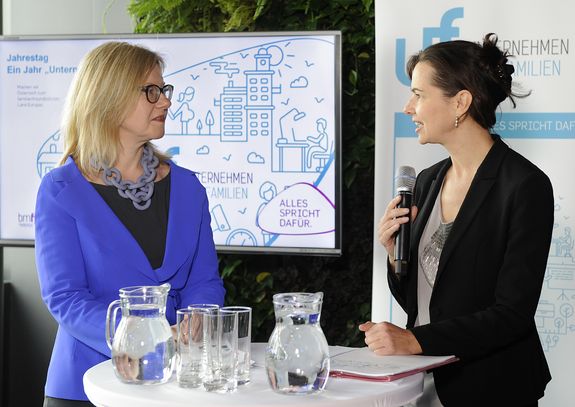 Im Gespräch: TU Vizerektorin für Personal und Gender Anna Steiger und Familien- und Jugendministerin Sophie Karmasin