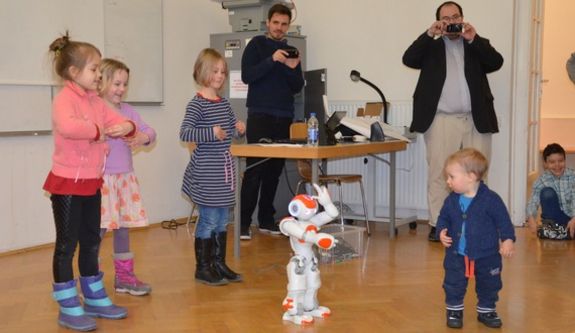 Die Fakultät für Informatik stellte ihre Labors für diese Semesterferienwoche zur Verfügung. Die Fakultät für Informatik stellte ihre Labors für diese Semesterferienwoche zur Verfügung.