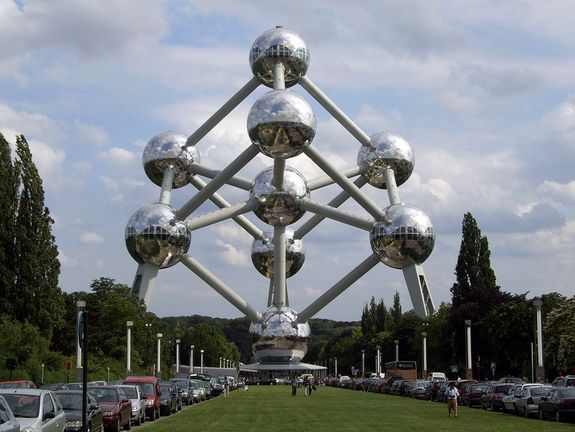 Atomium in Brüssel by squonk, zur Verwendung unter Angabe der Quelle Atomium in Brüssel by squonk, zur Verwendung unter Angabe der Quelle