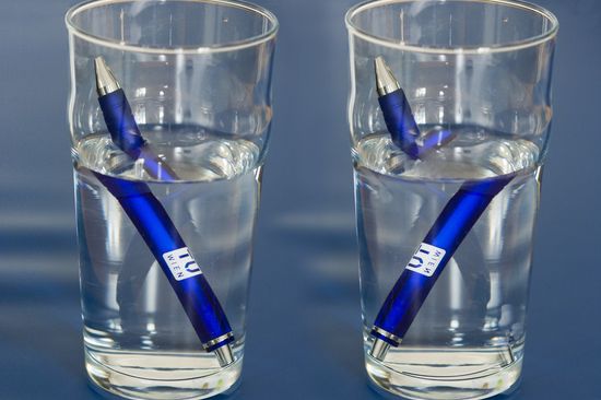 So far, it only exists as a montage: This is what a liquid with a negative refractive index could look like (right), as opposed to regular water (left).